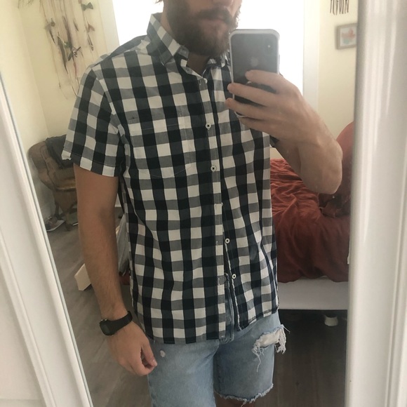 Medium button up - Picture 3 of 4